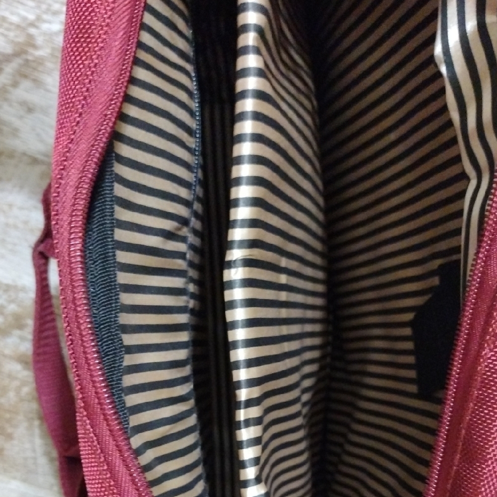 Red Laptop Bag with Adjustable Strap and Brown Leather Accents - Picture 4 of 11